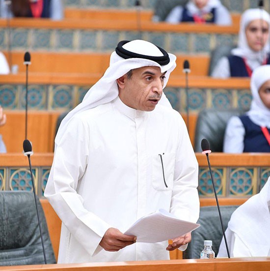 الوزير د.حامد العازمي خلال مداخلته في الجلسة