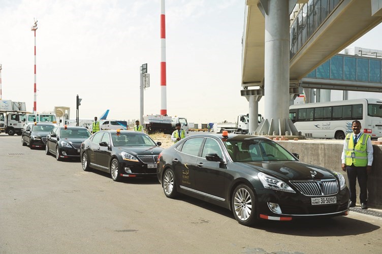 سيارات الليموزين المخصصة لنقل ركاب الدرجة الأولى﻿