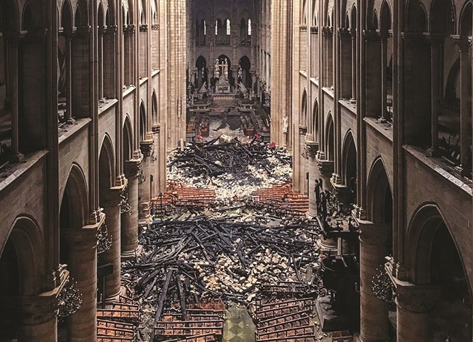 آثار الحريق داخل الكاتدرائية﻿