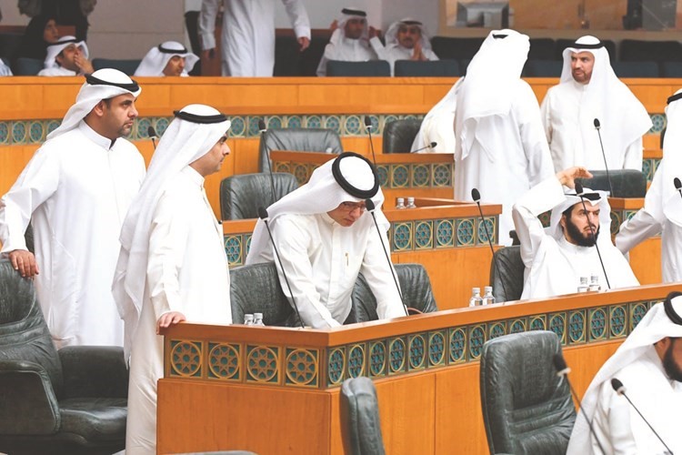 د.عادل الدمخي ومبارك الحريص ورياض العدساني ويوسف الفضالة ﻿