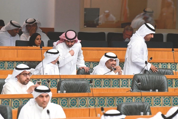 فراج العربيد وعمر الطبطبائي ود.حمود الخضير وعبدالوهاب البابطين﻿