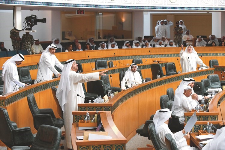 مشادة كلامية بين خليل الصالح وحمدان العازمي ﻿
