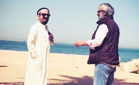 العلي مع المخرج خلف العنزي في موقع تصوير مسلسل غرس الورد﻿