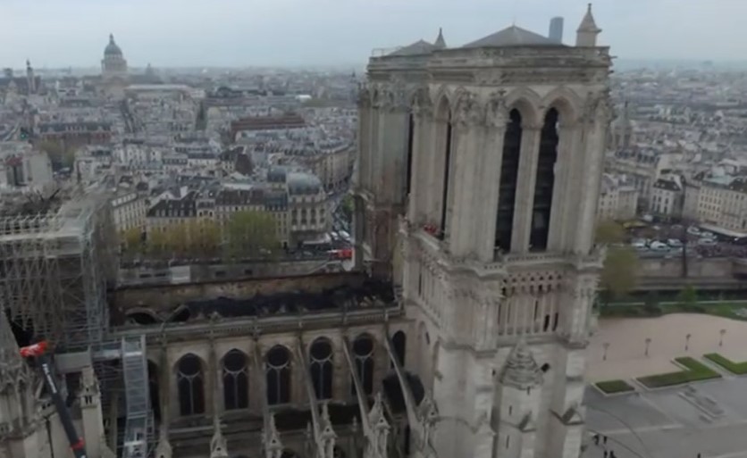 بالفيديو..  لقطات جوية تظهر الدمار الهائل في كاتدرائية نوتردام