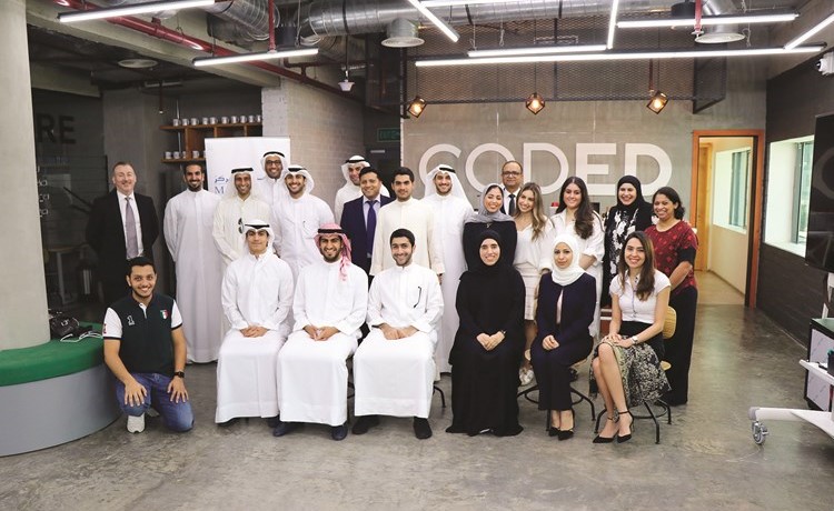 لقطة للمشاركين في برنامج المركز للخريجين﻿