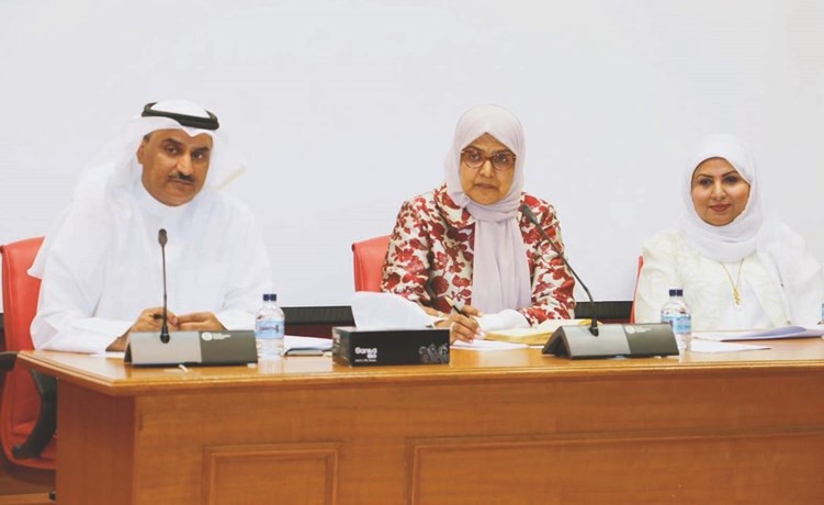 د. سعود الحربي متحدثا خلال استقبال أعضاء فريق المشروع الوطني لتطوير المقصف المدرسي الصحي ﻿