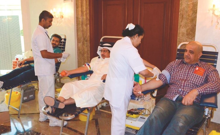 مكتب الشهيد نظم حملة توعوية للعاملين تحت شعار «صحتك بالدنيا»