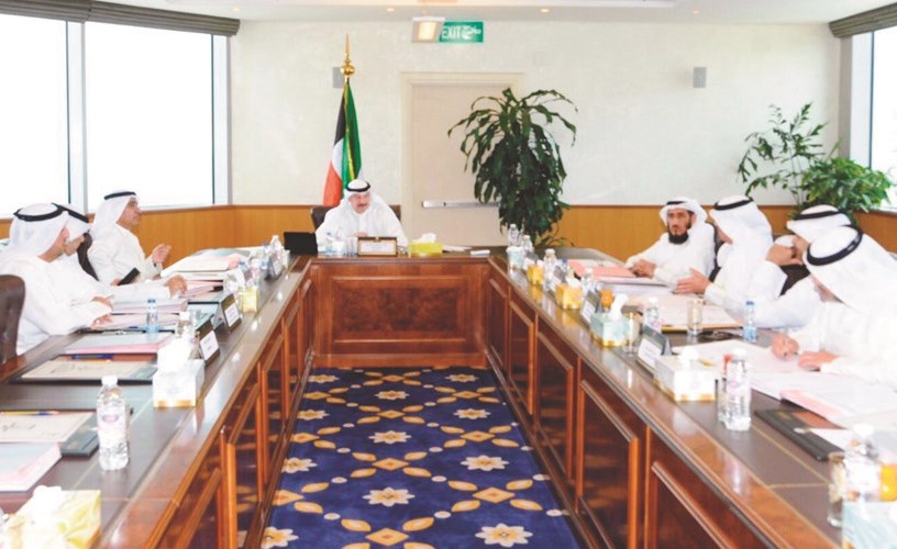 عبداللطيف السريع مترئسا اجتماع اللجنة ﻿