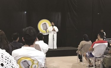 خلال تقديم أحد العروض﻿