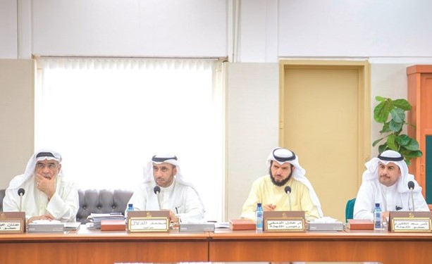 ثامر السويط ود. عادل الدمخي ومحمد الدلال وعدنان عبدالصمد خلال اجتماع لجنة حقوق الانسان﻿