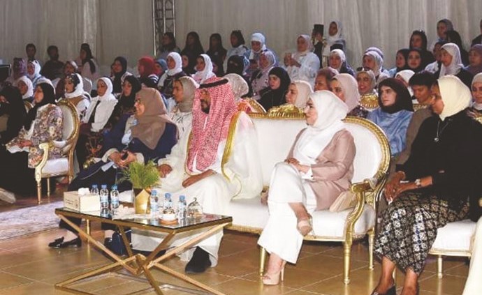 محافظ العاصمة: غرس قيم الولاء والانتماء في نفوس النشء الاهتمام بالطلاب والطالبات وزرع الأفكار الإبداعية في نفوسهم