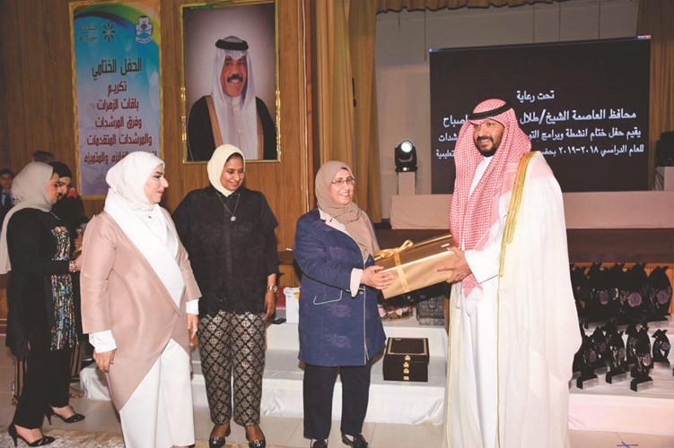 محافظ العاصمة: غرس قيم الولاء والانتماء في نفوس النشء الاهتمام بالطلاب والطالبات وزرع الأفكار الإبداعية في نفوسهم