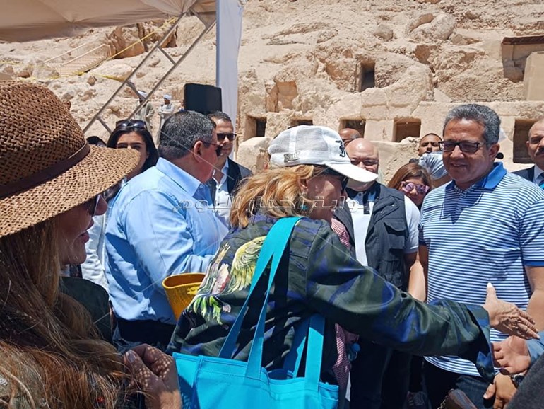 شاهد.. يسرا وليلى علوي في حضرة عظمة الآثار في الأقصر