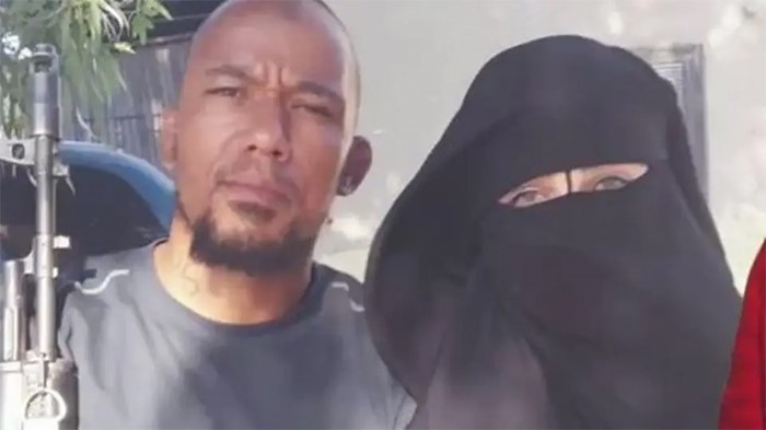 أرملة داعشي شهير تعيش راغدة بألمانيا.. "منسقة حفلات"!