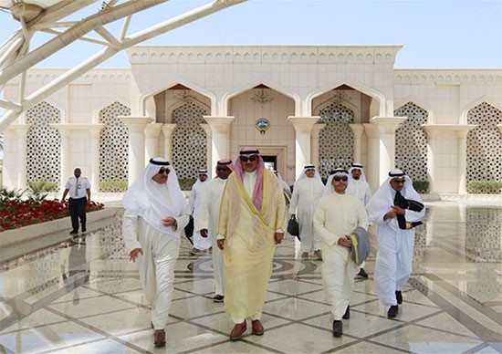 الشيخ صباح الخالد خلال توجهه إلى القاهرة للمشاركة في الاجتماع الوزاري العربي بشأن فلسطين 