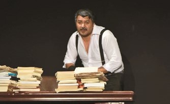 عبدالله بهمن في مسرحية حطام إنسان﻿