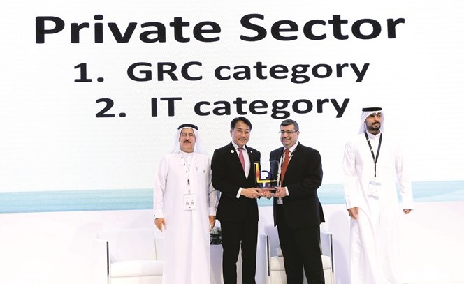 عبدالرحمن حمزة ممثلا بنك بوبيان في التكريم ﻿