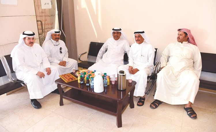 مشعل العنزي وحمد الغريب وعدد من أعضاء مجلس الإدارة	 (أحمد علي) ﻿