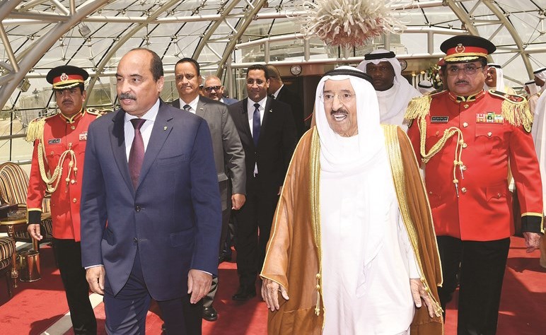 صاحب السمو الامير الشيخ صباح الاحمد في استقبال الرئيس الموريتاني ﻿