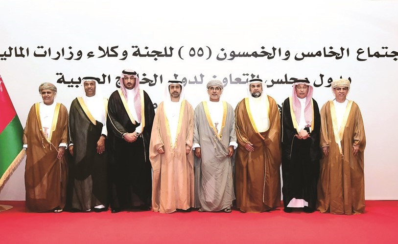 صالح الصرعاوي في لقطة جماعية مع وكلاء وزارات المالية الخليجيين﻿