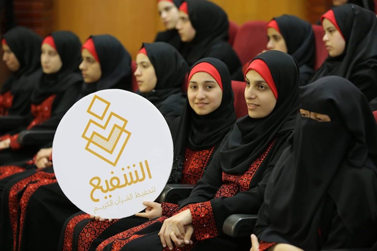 "مشروع الشفيع" التابع لـ"الهيئة الخيرية" يتوّج 450 حافظاً وحافظة للقرآن الكريم في غزة
