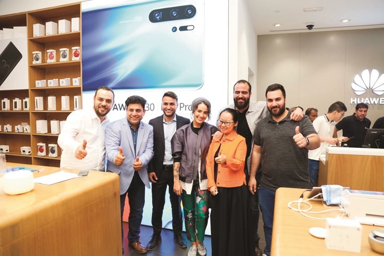 «هواوي»: إقبال كبير على سلسلة  هواتف «HUAWEI P» الجديدة بالكويت