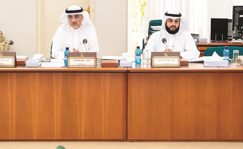 عبدالله فهاد ود.خليل عبدالله أثناء اجتماع اللجنة﻿