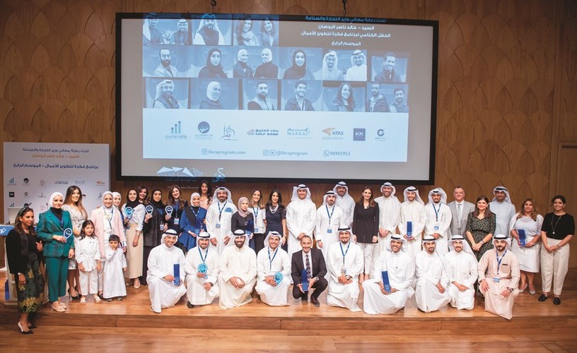 لقطة جماعية للمشاركين في برنامج فكرة﻿