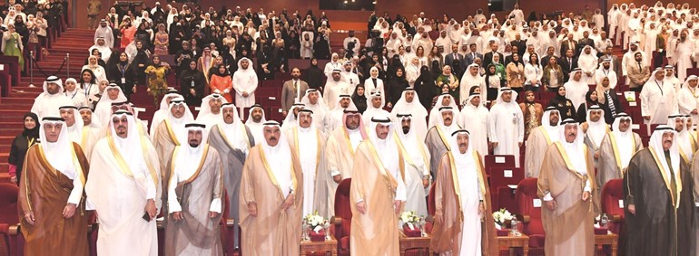 صاحب السمو الأمير الشيخ صباح الأحمد ومرزوق الغانم والشيخ جابر العبد الله والشيخ فيصل السعود وسمو الشيخ ناصر المحمد والشيخ علي الجابر  والشيخ أحمد العبد الله في مقدمة الحضور ﻿