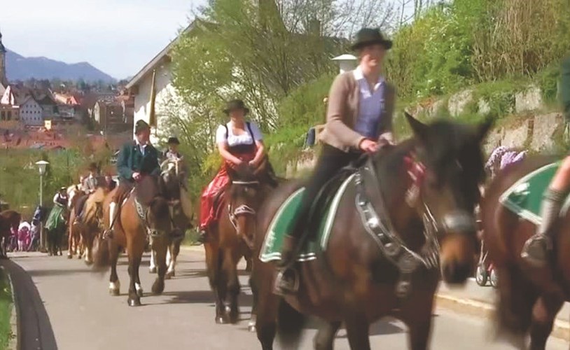 موكب تقليدي للخيول يضرب بجذوره في التقاليد الألمانية﻿
