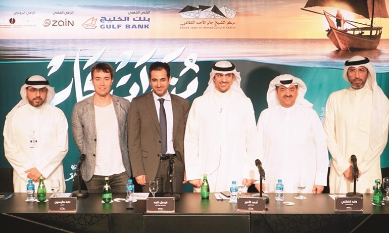 الرئيس التنفيذي للعلاقات والاتصالات في زين وليد الخشتي مع القائمين على العمل﻿