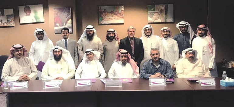 صورة جماعية مع المشاركين﻿