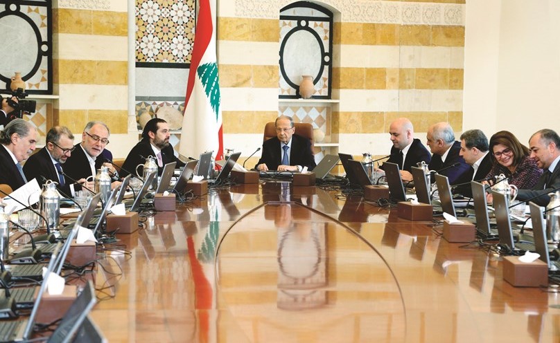 الرئيس العماد ميشال عون مترئسا جلسة الحكومة بحضور الرئيس سعد الحريري	(محمود الطويل)﻿