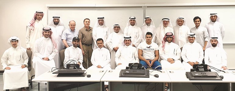 صورة جماعية للمشاركين في المسابقة﻿