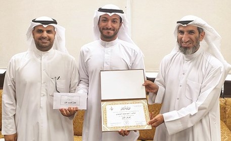 د.عبدالله المزروعي ود.ناصر فدغوش يكرمان أحمد الجويسري ﻿