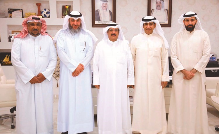 صورة جماعية لفريق التعريف ووزارة الصحة﻿