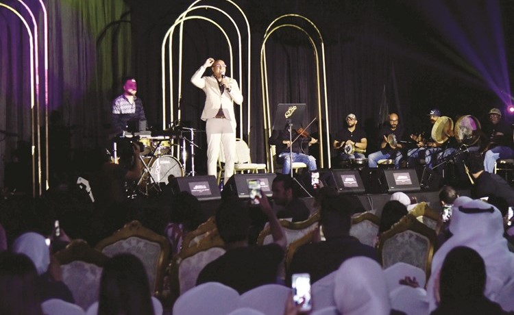 بالفيديو.. سلطان العماني ينقذ حفل «حولي بارك»
