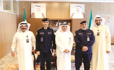 فيصل المقصيد خلال لقائه مع ممثلي الدفاع المدني ﻿