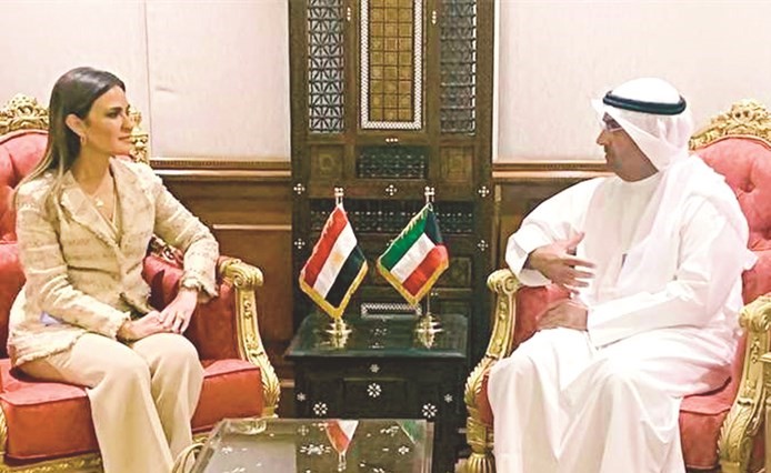 وزير المالية د.نايف الحجرف خلال لقائه وزيرة الاستثمار والتعاون الدولي المصري د.سحر نصر﻿