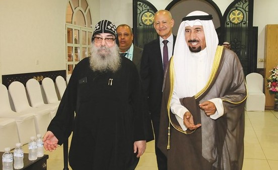 الشيخ علي الجابر يقدم التهاني إلى القمص بيجول﻿