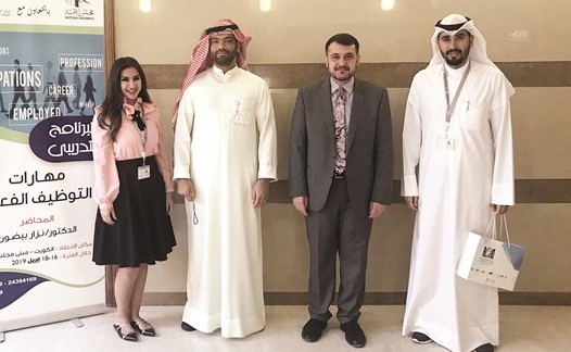 د.نزار بيضون والمتدربون﻿