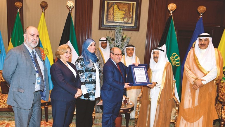 صاحب السمو الامير الشيخ صباح الأحمد مستقبلا المدير العام للمنظمة الدولية للهجرة أنطونيو فيتورينو	﻿