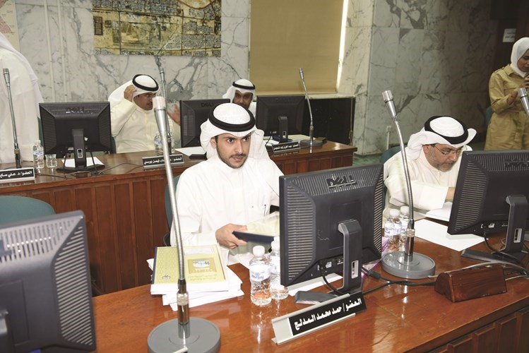 حمد المدلج ود.حسن كمال ﻿