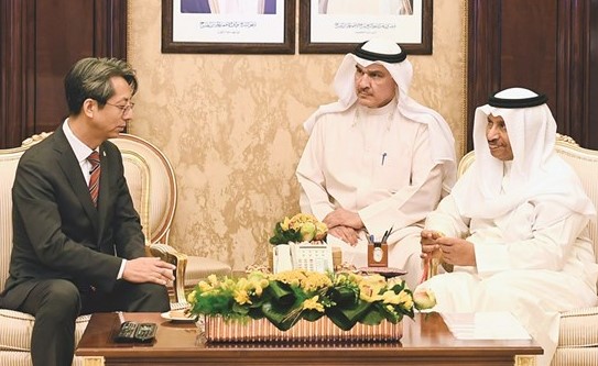 سمو الشيخ جابر المبارك مستقبلا السفير الكوري هونغ يونغ جي﻿