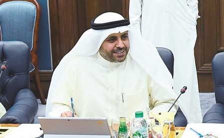محمد الجبري خلال اجتماع مجلس الوزراء أمس ﻿