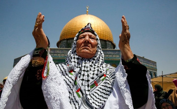 بالفيديو.. غسل قبة الصخرة استعداداً لرمضان