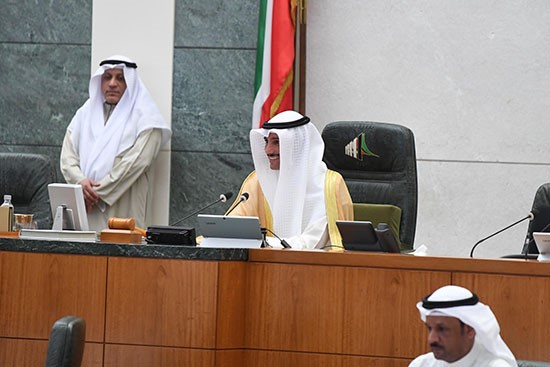الرئيس مرزوق الغانم مفتتحا الجلسة