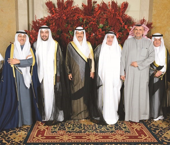 الشيخ احمد جابر العبدالله والشيخ صباح جابر المبارك وأحمد الصقر يباركون﻿