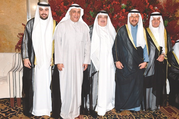 الشيخ عذبي الصباح وصلاح الفليج يباركان﻿