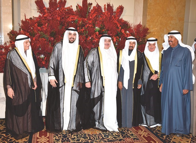 الشيخ علي الجابر وخالد الصالح يباركان﻿